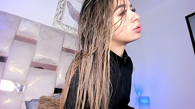 Lola Blondie online show from 26, 11, 2025