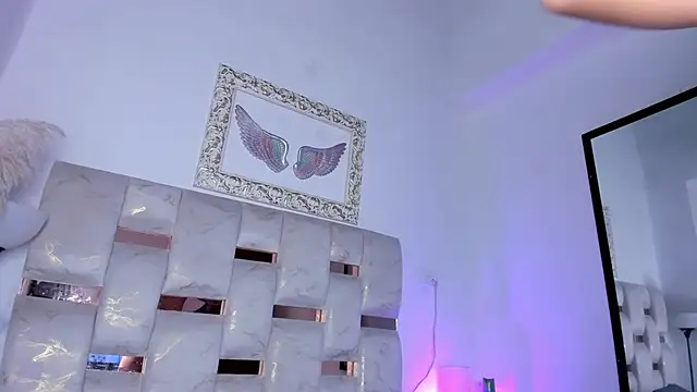 Lola Blondie online show from 11, 2, 2026