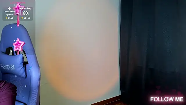 Snapshot of emma_cute7 chatting on 10, 9, 2025 emma cute7 online show from 10, 9, 2025