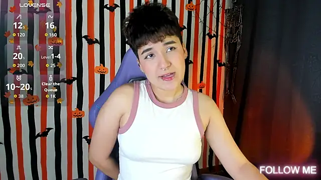 Snapshot of emma_cute7 chatting on 17, 10, 2025 emma cute7 online show from 17, 10, 2025