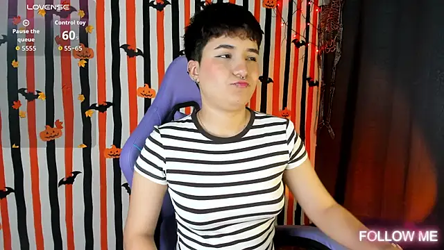 Snapshot of emma_cute7 chatting on 18, 10, 2025 emma cute7 online show from 18, 10, 2025