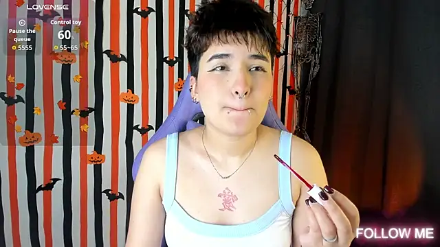 Snapshot of emma_cute7 chatting on 24, 10, 2025 emma cute7 online show from 24, 10, 2025