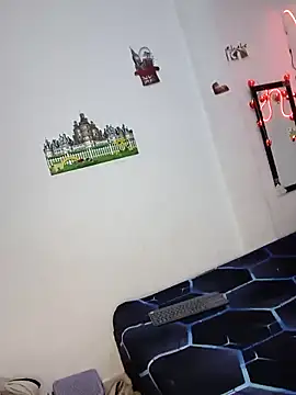 bella warzon online show from 23, 9, 2025