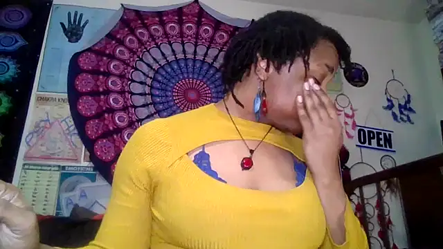 Snapshot of GardeniaFields chatting on 4, 5, 2026 GardeniaFields online show from 4, 5, 2026