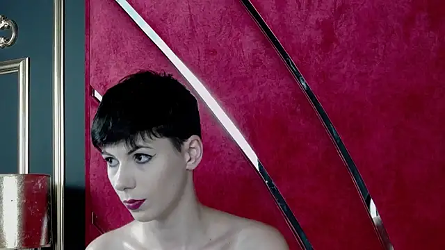 Roxxy Rouge online show from 6, 10, 2025