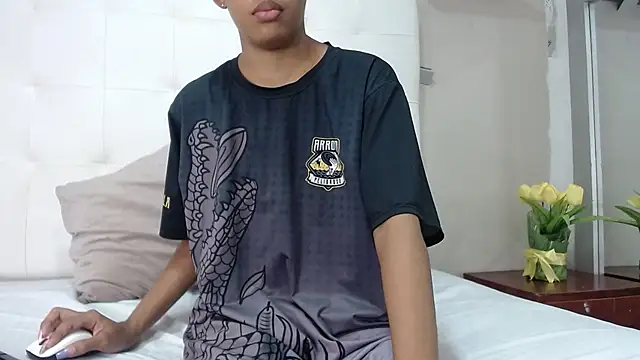 Snapshot of willow_smitt chatting on 8, 10, 2025 willow smitt online show from 8, 10, 2025