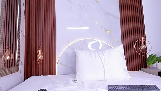 lucianasmith  online show from 16, 4, 2026