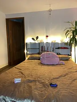 Lia Valmont online show from 6, 4, 2026