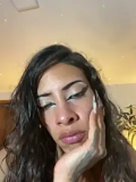 Lia Valmont online show from 10, 4, 2026