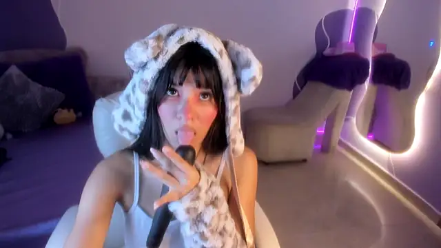 auroracute02 online show from 1, 12, 2025