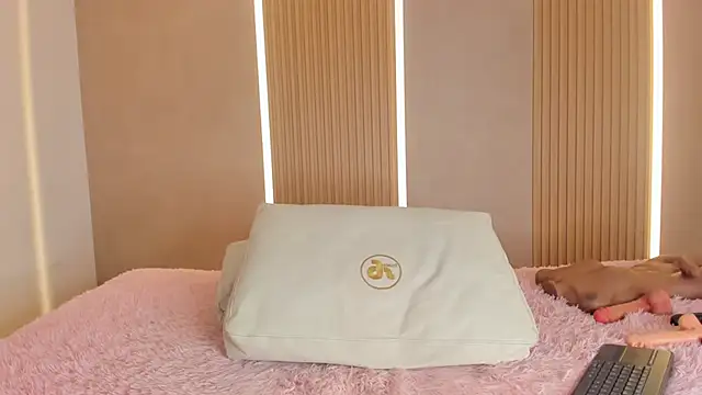 stephany summer online show from 28, 2, 2026