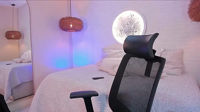 OLIVER COLT online show from 7, 3, 2026