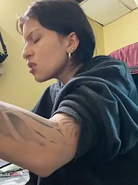 Snapshot of val_zx chatting on 18, 9, 2025 val zx online show from 18, 9, 2025