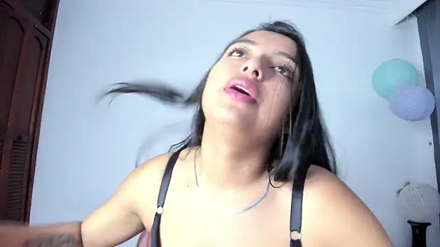 sweet cinamon online show from 8, 9, 2025