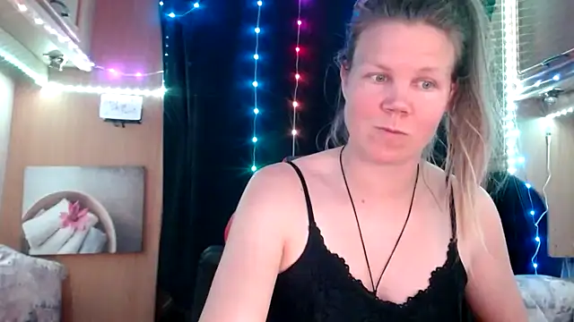 CallMeMaria online show from 13, 3, 2025