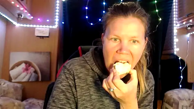 CallMeMaria online show from 15, 3, 2025