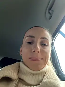 Snapshot of AlexisWhit chatting on 5, 12, 2025 AlexisWhit online show from 5, 12, 2025