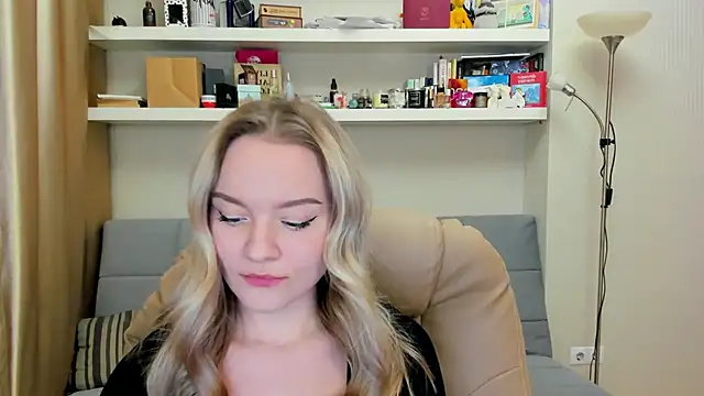 Snapshot of Kara_Smith_ chatting on 4, 12, 2024 Kara Smith online show from 4, 12, 2024