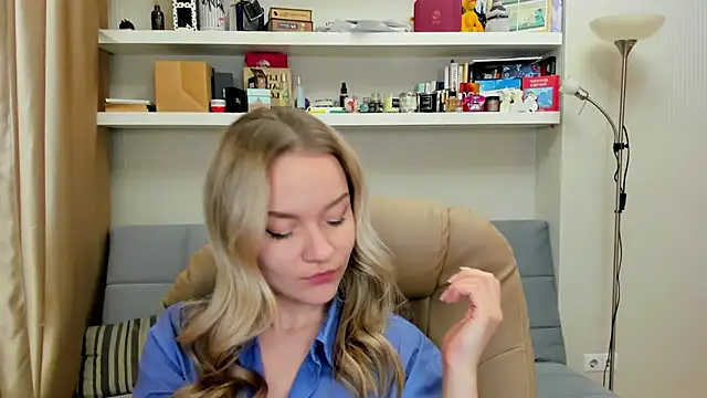 Snapshot of Kara_Smith_ chatting on 5, 12, 2024 Kara Smith online show from 5, 12, 2024