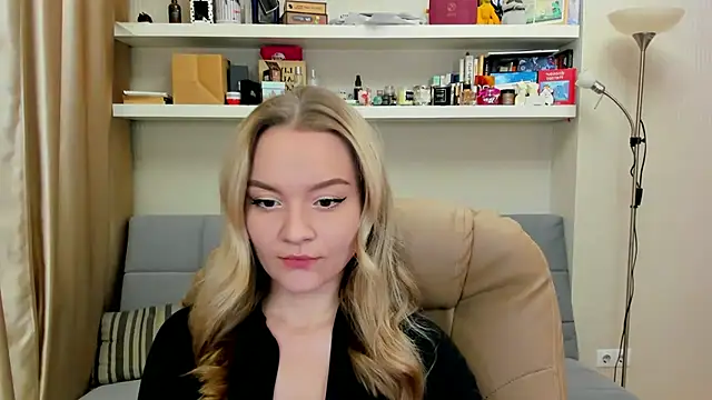 Snapshot of Kara_Smith_ chatting on 7, 12, 2024 Kara Smith online show from 7, 12, 2024