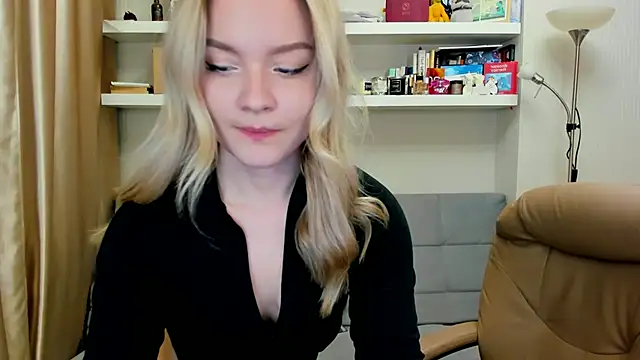 Snapshot of Kara_Smith_ chatting on 8, 12, 2024 Kara Smith online show from 8, 12, 2024