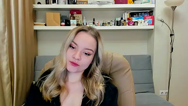 Snapshot of Kara_Smith_ chatting on 12, 12, 2024 Kara Smith online show from 12, 12, 2024