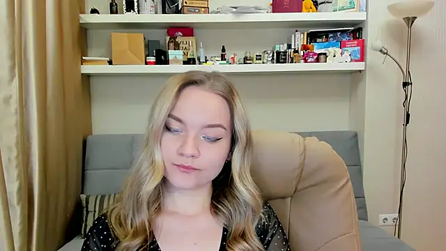 Snapshot of Kara_Smith_ chatting on 13, 12, 2024 Kara Smith online show from 13, 12, 2024