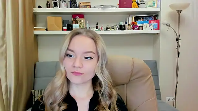 Snapshot of Kara_Smith_ chatting on 14, 12, 2024 Kara Smith online show from 14, 12, 2024