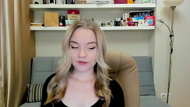 Snapshot of Kara_Smith_ chatting on 15, 12, 2024 Kara Smith online show from 15, 12, 2024