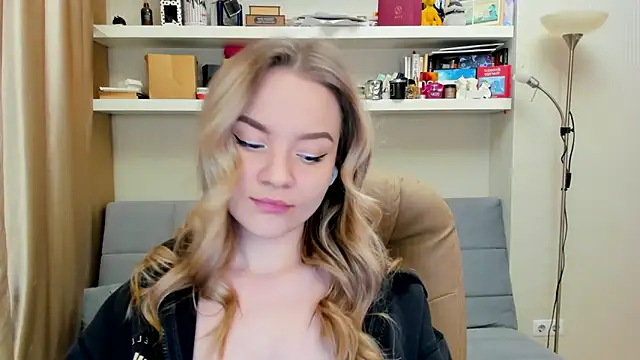 Snapshot of Kara_Smith_ chatting on 7, 2, 2025 Kara Smith online show from 7, 2, 2025