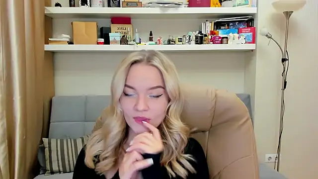 Snapshot of Kara_Smith_ chatting on 16, 2, 2025 Kara Smith online show from 16, 2, 2025