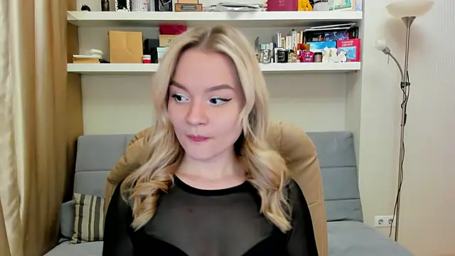 Snapshot of Kara_Smith_ chatting on 2, 3, 2025 Kara Smith online show from 2, 3, 2025