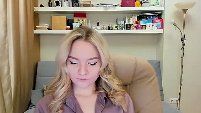 Snapshot of Kara_Smith_ chatting on 5, 3, 2025 Kara Smith online show from 5, 3, 2025