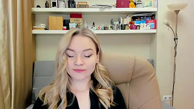 Snapshot of Kara_Smith_ chatting on 7, 3, 2025 Kara Smith online show from 7, 3, 2025