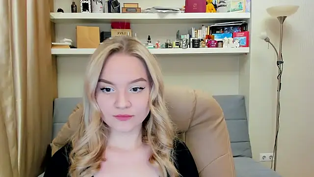 Snapshot of Kara_Smith_ chatting on 7, 3, 2025 Kara Smith online show from 7, 3, 2025