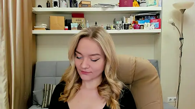 Snapshot of Kara_Smith_ chatting on 9, 3, 2025 Kara Smith online show from 9, 3, 2025