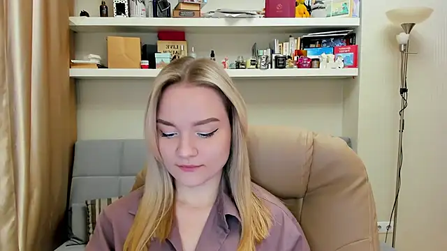 Snapshot of Kara_Smith_ chatting on 11, 3, 2025 Kara Smith online show from 11, 3, 2025