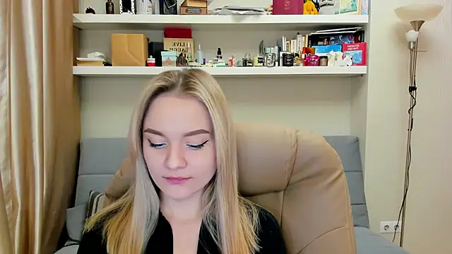 Snapshot of Kara_Smith_ chatting on 16, 3, 2025 Kara Smith online show from 16, 3, 2025