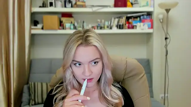 Snapshot of Kara_Smith_ chatting on 11, 9, 2025 Kara Smith online show from 11, 9, 2025