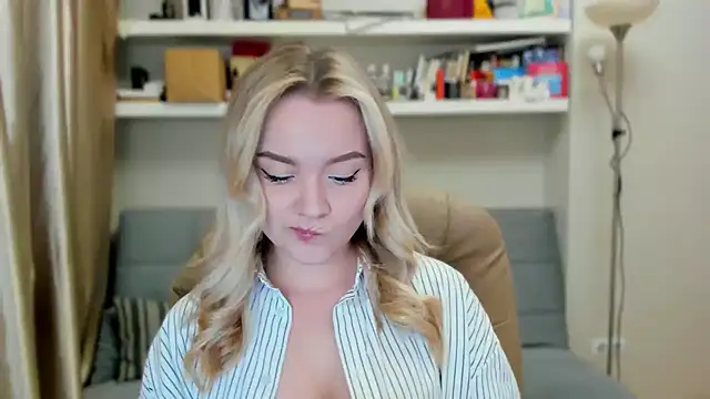 Snapshot of Kara_Smith_ chatting on 19, 9, 2025 Kara Smith online show from 19, 9, 2025