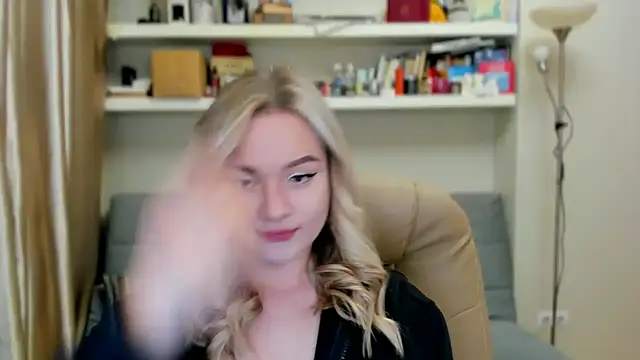 Snapshot of Kara_Smith_ chatting on 2, 10, 2025 Kara Smith online show from 2, 10, 2025