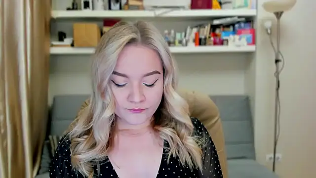 Snapshot of Kara_Smith_ chatting on 3, 10, 2025 Kara Smith online show from 3, 10, 2025