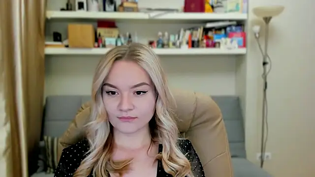 Snapshot of Kara_Smith_ chatting on 17, 10, 2025 Kara Smith online show from 17, 10, 2025