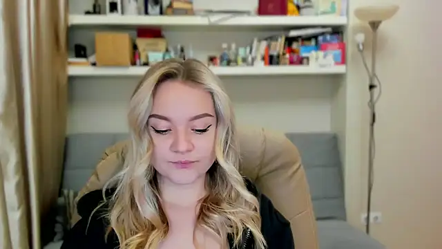 Snapshot of Kara_Smith_ chatting on 23, 10, 2025 Kara Smith online show from 23, 10, 2025