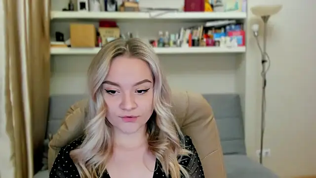 Snapshot of Kara_Smith_ chatting on 25, 10, 2025 Kara Smith online show from 25, 10, 2025