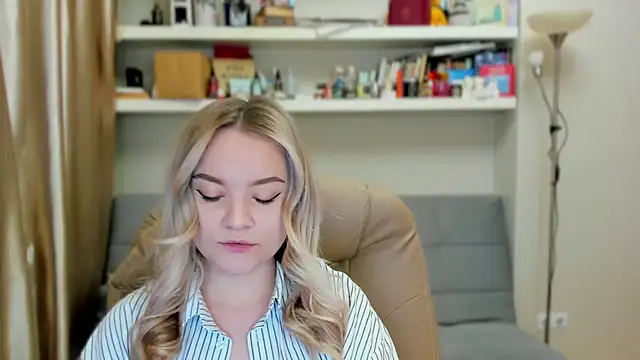 Snapshot of Kara_Smith_ chatting on 26, 10, 2025 Kara Smith online show from 26, 10, 2025