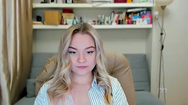 Snapshot of Kara_Smith_ chatting on 9, 11, 2025 Kara Smith online show from 9, 11, 2025