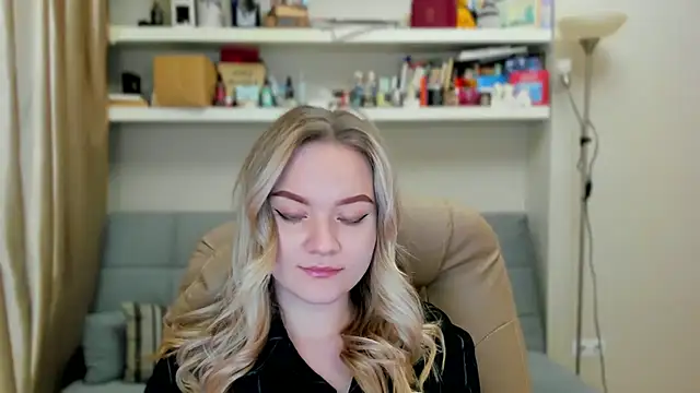 Snapshot of Kara_Smith_ chatting on 14, 11, 2025 Kara Smith online show from 14, 11, 2025