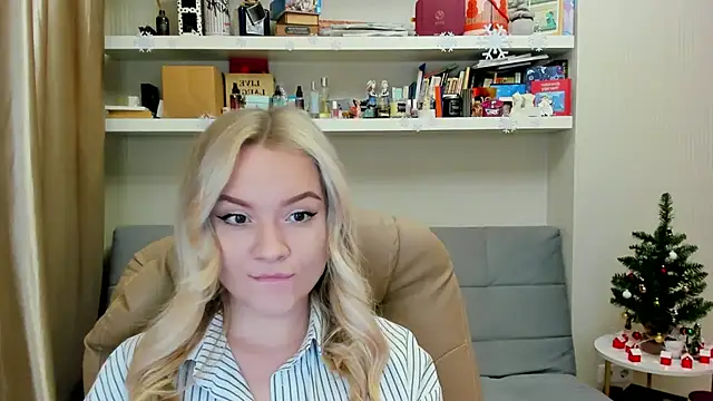 Snapshot of Kara_Smith_ chatting on 13, 12, 2025 Kara Smith online show from 13, 12, 2025