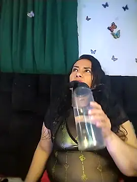 Snapshot of AlexaNovoa_ chatting on 5, 5, 2026 AlexaNovoa online show from 5, 5, 2026